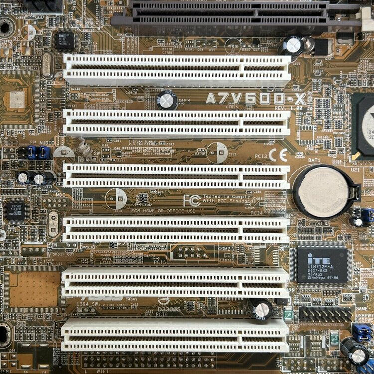 ASUS A7V600-X (8).jpg