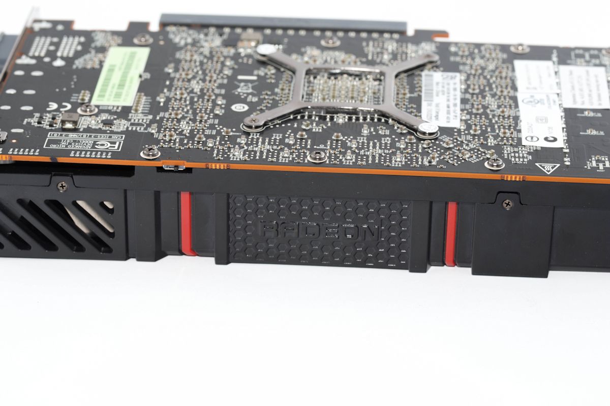 AMD-Radeon-R9-290X-Switch 01