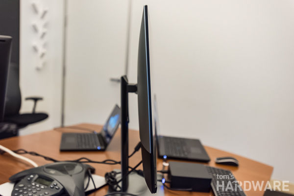 Dell-UltraSharp-30-Ultra-HD-4K-OLED-UP3017Q 04