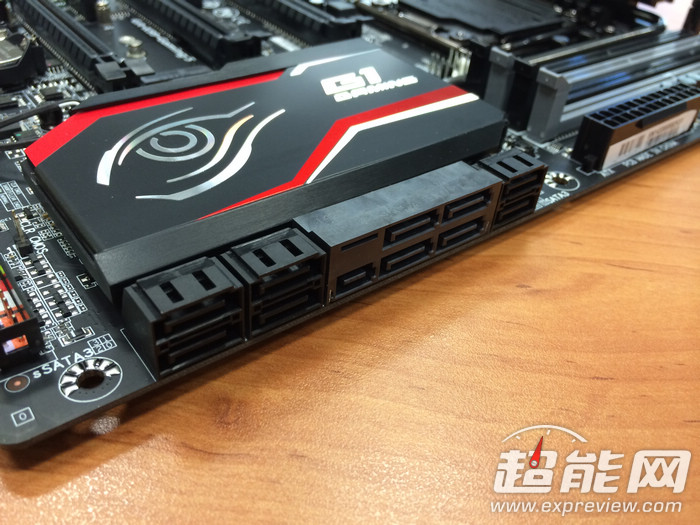GIGABYTE X99 Gaming 5 08