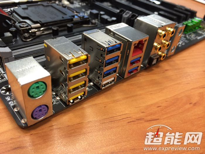 GIGABYTE X99 Gaming 5 09