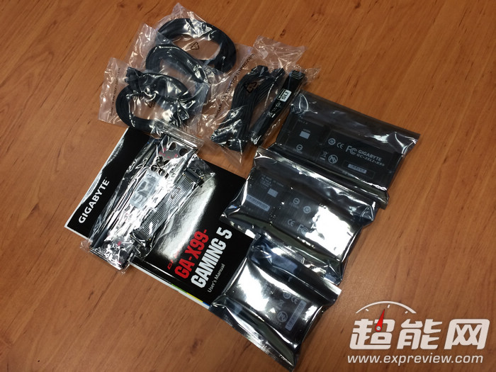 GIGABYTE X99 Gaming 5 11